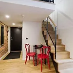 Loft Black And Red Lejlighed