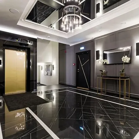 Loft Black And Red * טאלין