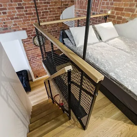 Loft Black And Red *